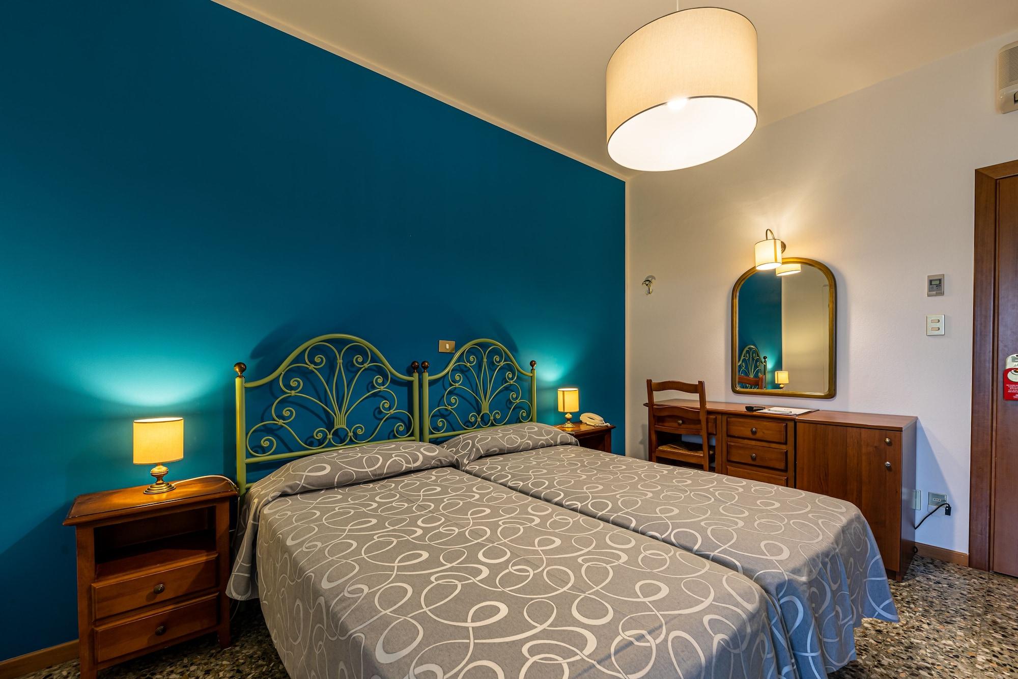 Hotel Bisesti ***S Garda  Kültér fotó