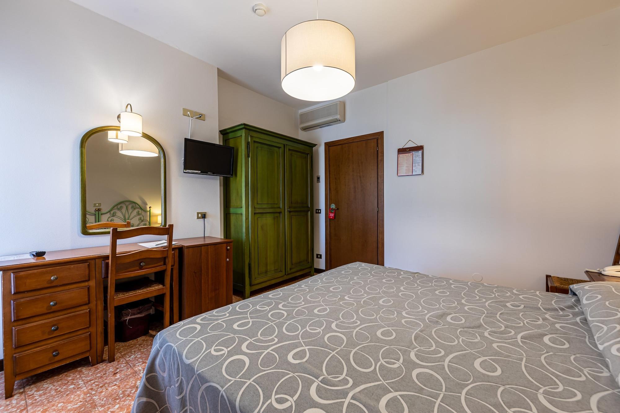 Hotel Bisesti ***S Garda  Kültér fotó