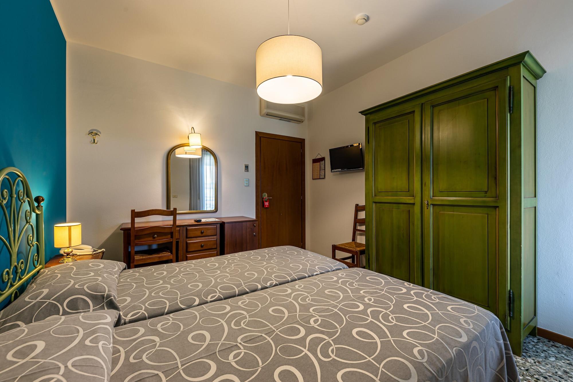 Hotel Bisesti ***S Garda  Kültér fotó