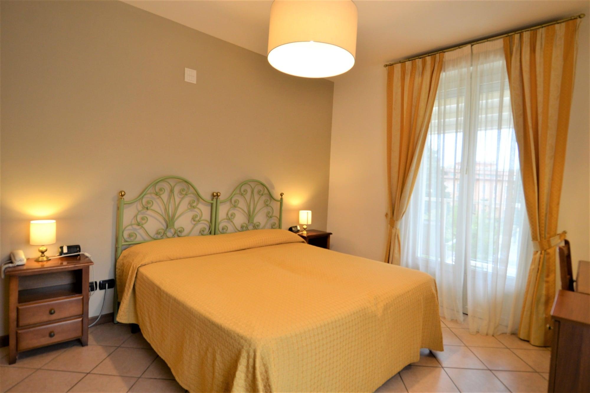 Hotel Bisesti ***S Garda  Kültér fotó