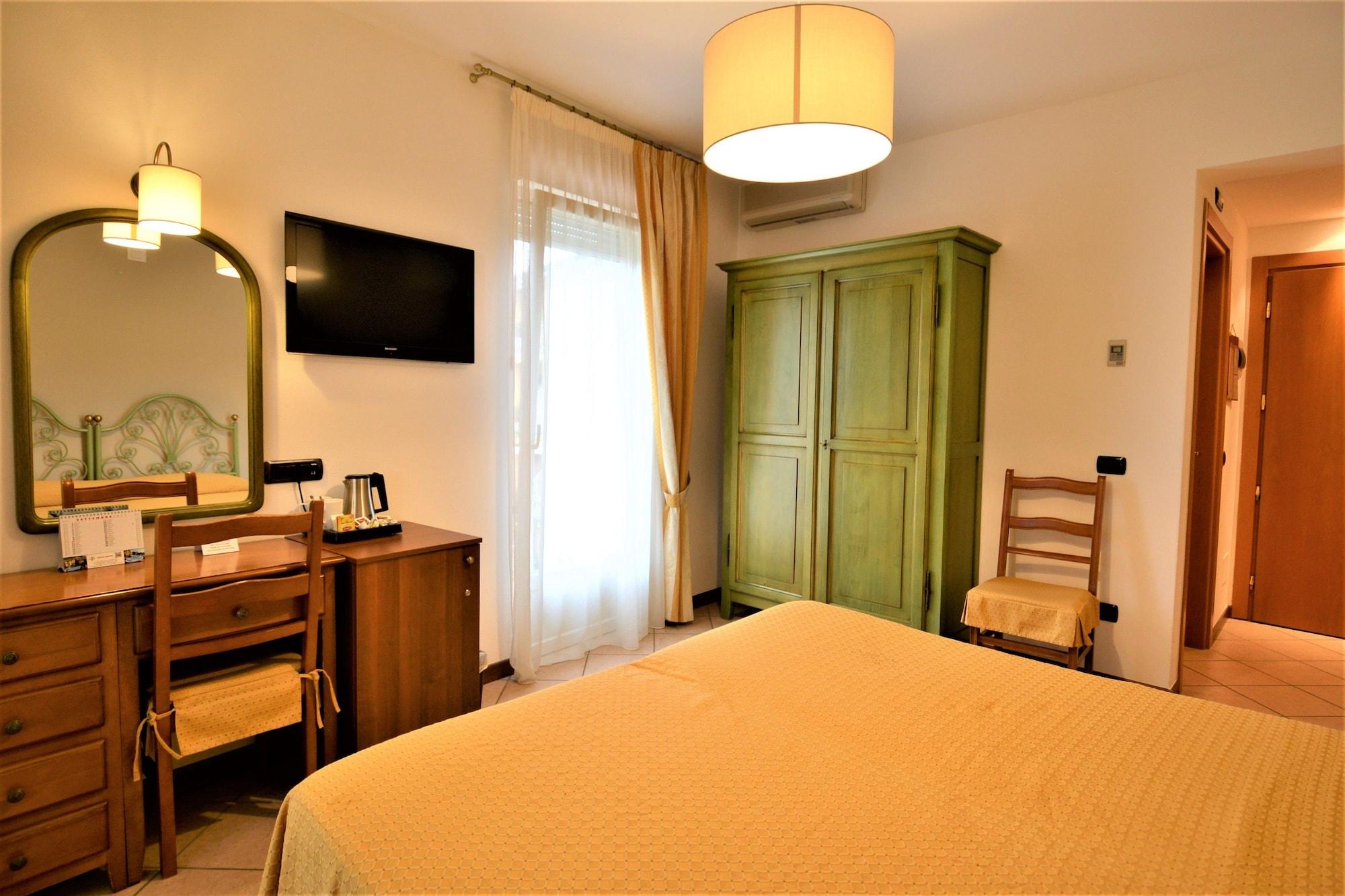 Hotel Bisesti ***S Garda  Kültér fotó