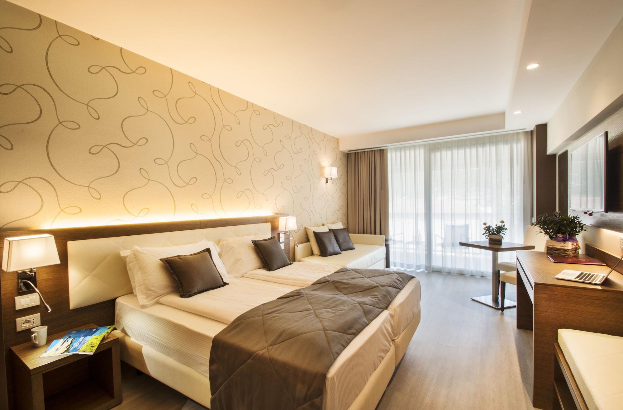 Hotel Bisesti ***S Garda  Kültér fotó