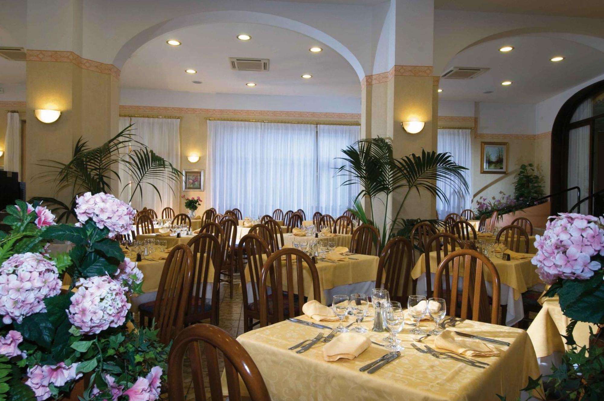 Hotel Bisesti ***S Garda  Kültér fotó