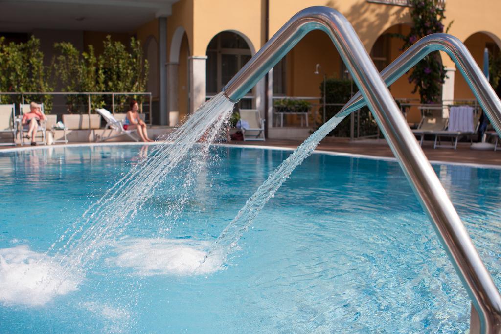 Hotel Bisesti ***S Garda  Kültér fotó
