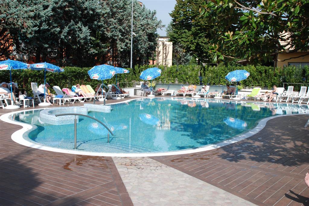 Hotel Bisesti ***S Garda  Kültér fotó
